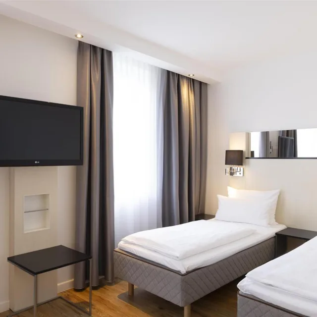 Superior, King Bed, Balcony, Scandic Berlin Kurfurstendamm 7/10