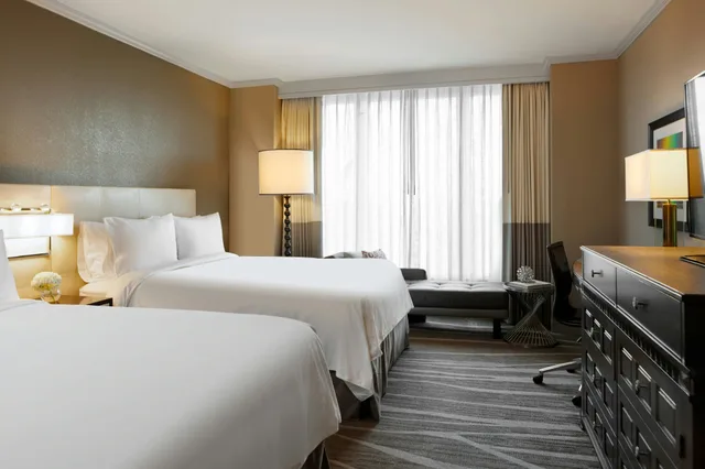 غرفة بسريرين كوين، Renaissance Tampa International Plaza Hotel 1/4