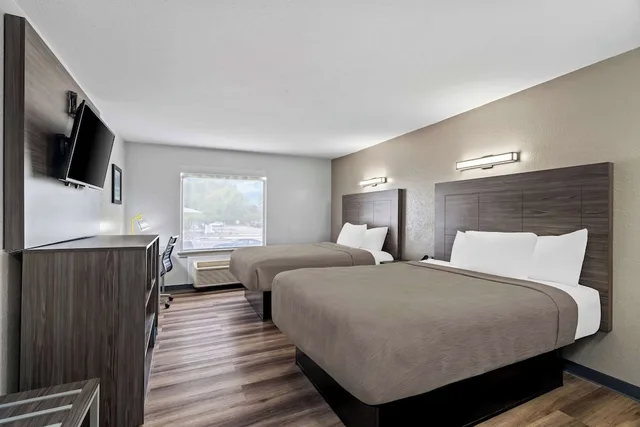 Room, 2 Queen Beds, Quality Inn & Suites Biloxi - Ocean Springs 3/5
