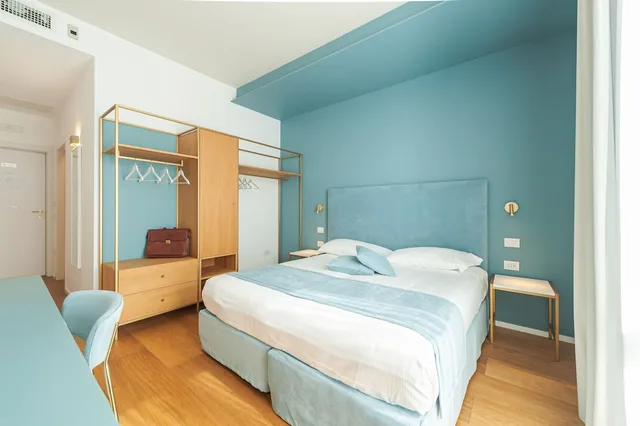 غرفة ديلوكس بسرير مزدوج أو سريرين منفصلين بإطلالة جزئية على البحر، Hotel Aristeo 3/7