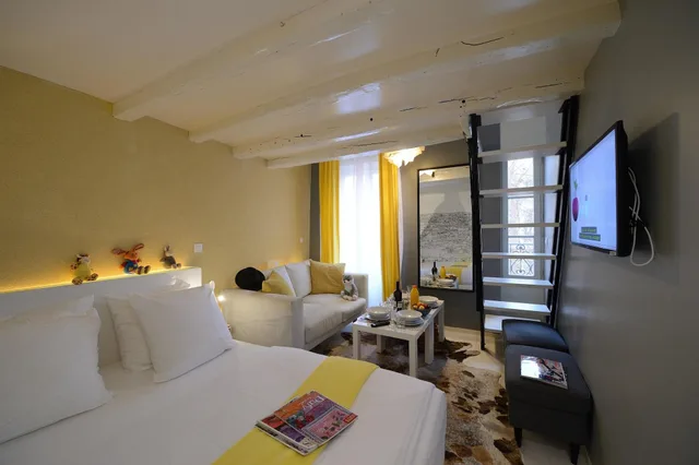 Greenery, Studio, Suite، Les Patios Du Marais 1/5