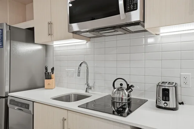 شقة استوديو بسرير كوين، Placemakr Dupont Circle 9/10