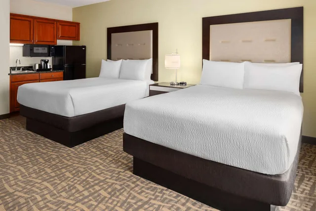 غرفة ديلوكس رباعية بسرير كوين، Wyndham Garden Buffalo Downtown 1/5