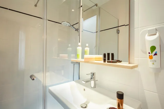 غرفة قياسية ثلاثية بسريرين منفصلين مع أريكة، Ibis Styles Paris Nation Porte de Montreuil 10/10