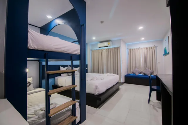 غرفة رباعية بسرير كينج وسرير بطابقين بإطلالة على الجبل، SLEEP WHALE HOTEL 2/2