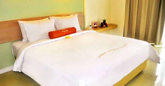Standard, Double Bed, Harris Resort Waterfront Batam 1/1