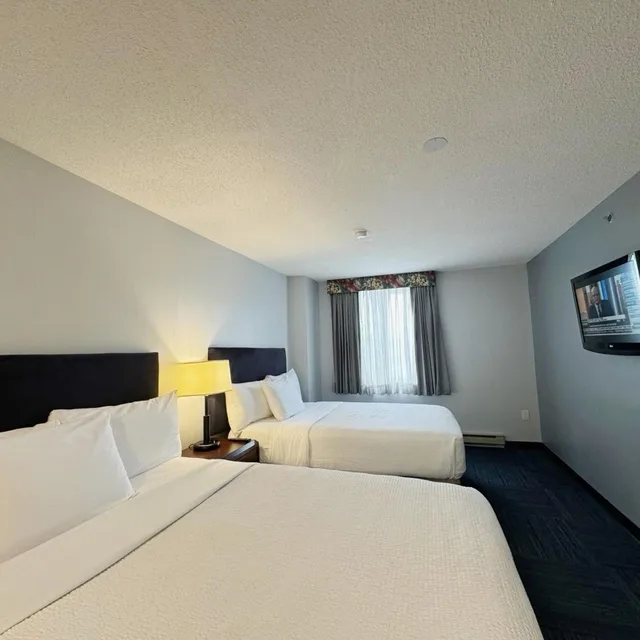 جناح عائلي، Divya Sutra Plaza and Conference Centre Calgary Airport 3/10