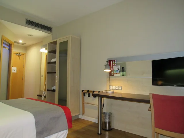 غرفة قياسية بسرير كوين لذوي الإعاقة، Holiday Inn Express Sant Cugat 5/7