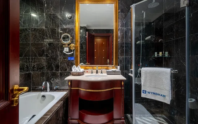 غرفة ديلوكس بسريرين منفصلين، Wyndham Shanghai Hongqiao 4/4