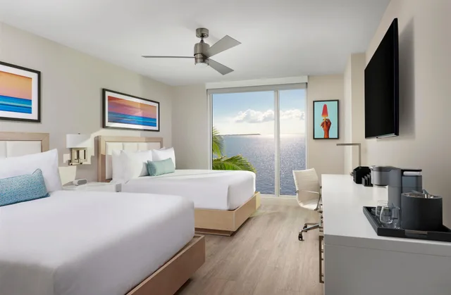 غرفة بسرير كوين بإطلالة على المرفأ، Sunseeker Resort Florida Gulf Coast , Curio Collection 1/2