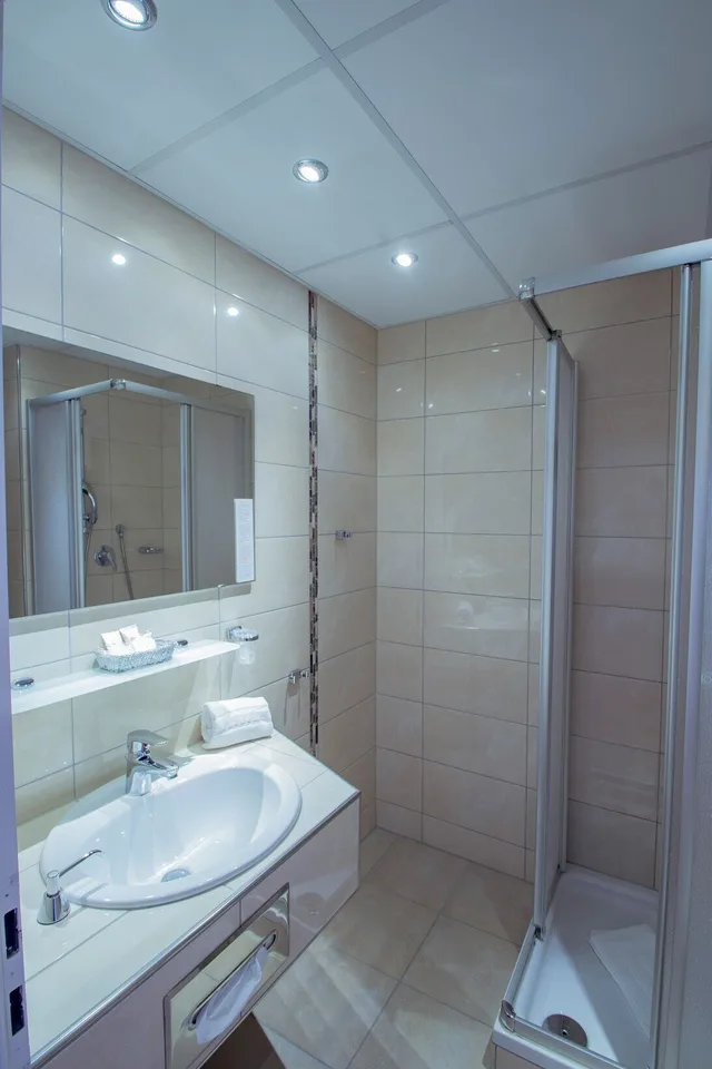 غرفة كلاسيكية بسرير مزدوج، Caravelle Hotel im Park 3/3