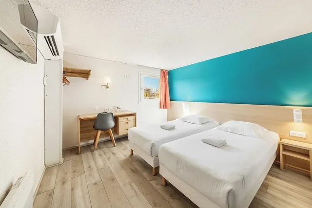 غرفة قياسية بسريرين منفصلين، Comfort Hotel Montlucon 3/5