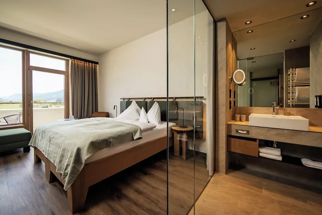 Room, Queen Bed, Mountain View, Sofa, Tauern Spa Kaprun 1/1