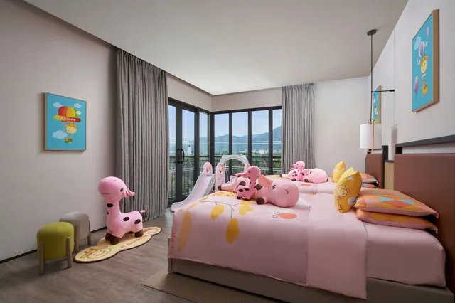غرفة عائلية بسرير مزدوج بشرفة للمدخنين، Marriott Yalong Bay 3/8