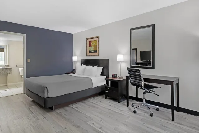 غرفة قياسية بسرير كوين للمدخنين، Quality Inn Andrews, NC 1/9