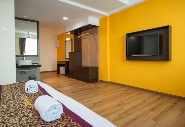 غرفة بريميوم بسرير كينج، Collection O Hotel Super Cowboy 4/5