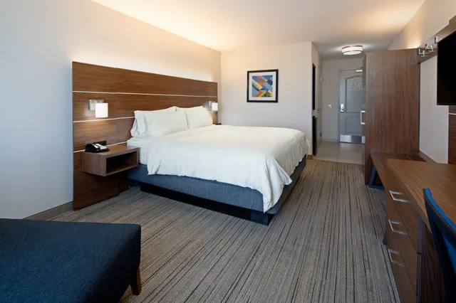 غرفة قياسية بسرير كينج لذوي الإعاقة، Holiday Inn Express Hotel And Suites Fresno South 1/3