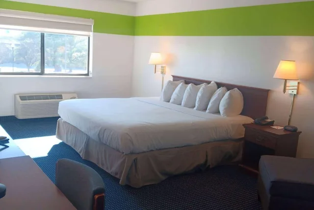 جناح بسرير كينج، Ramada Limited Mount Sterling 1/2