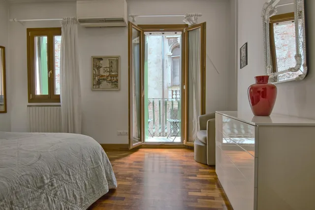 شقة بإطلالة على القناة بغرفتي نوم، Charming Venice Apartments 3/10