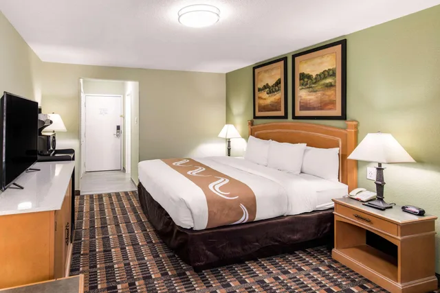 Room, King Bed, QUALITY INN AND SUITES PLANO EAST RICHARDSON 6/8
