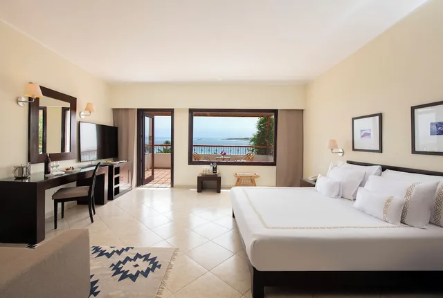 West Bay, Premium, Suite, 1 King and 1 Single Beds, Sea View, Adult Only، Fort Arabesque Beach Resort 2/4