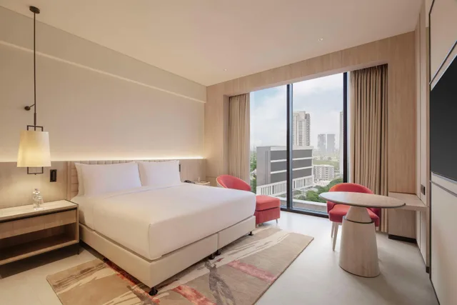 جناح بريميوم بسرير كينج بمنطقة جلوس، Hilton Gurugram Baani City Centre 1/4