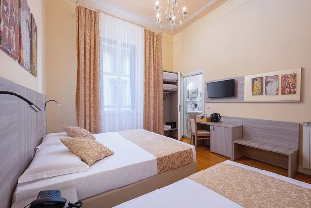 غرفة كلاسيكية رباعية بأسرّة بطابقين وسرير كوين، LILIUM HOTEL 3/11