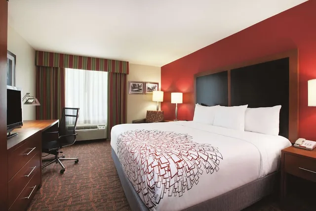 غرفة بسرير كينج لذوي الإعاقة، La Quinta Inn Williamsburg Historic Area 2/6