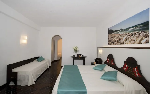 غرفة سوبيريور رباعية بسرير مزدوج وسريرين منفصلين، Cala di Mola 1/2