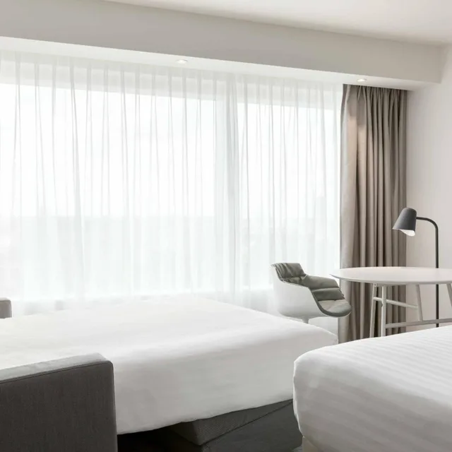 Family, King Bed, Eiffel View، Courtyard Paris Gare de Lyon 2/5