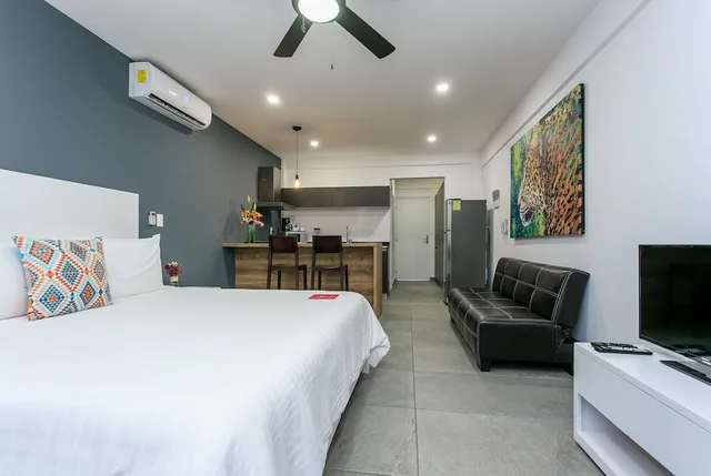 استوديو بسرير كينج مع أريكة بمطبخ صغير، Studio 30 Condhotel by Nah Hotels 1/10