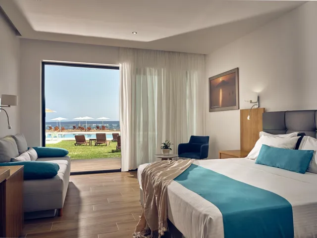 جناح جونيور بإطلالة على البحر، Cavo Orient Beach Hotel 1/5
