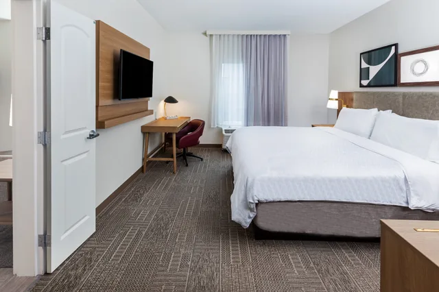 جناح بسرير كينج وسريرين كوين بغرفتي نوم بمطبخ، Staybridge Suites Portland 1/3