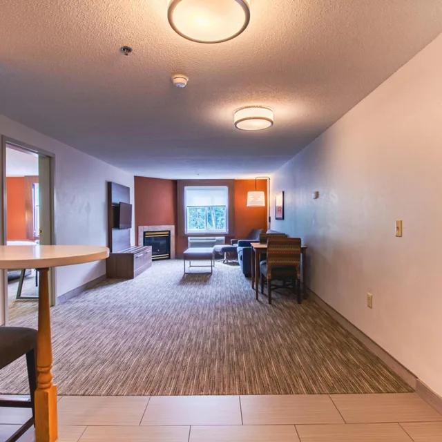جناح بسرير كينج بجاكوزي، Holiday Inn Express & Suites Lincoln East - White Mountains 6/10