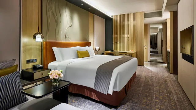 غرفة ديلوكس بسرير مزدوج، Intercontinental Hotels Zhuhai 1/2