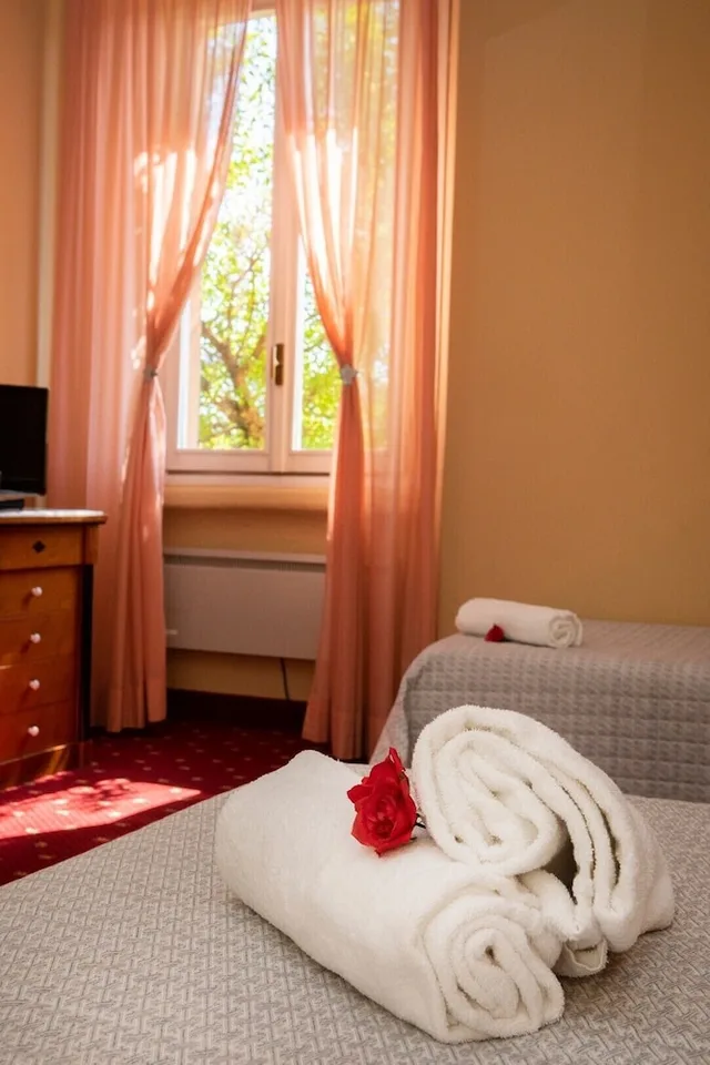غرفة سوبيريور ثلاثية بسرير مزدوج وسرير فردي، Hotel Milano Pool & Garden 2/4