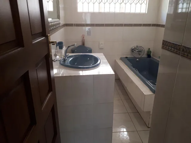 Room, Queen Bed, External Bathroom، Hoyohoyo Chartwell Lodge 4/5