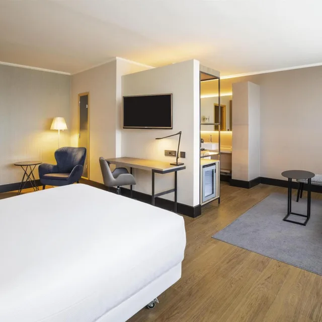 جناح جونيور مع سرير إضافي، NH Brussels Airport 4/10