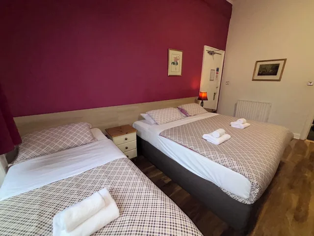 غرفة عائلية بسرير كينج وسرير فردي، Regent House Hotel 6/9