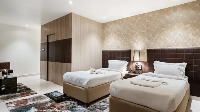 Executive, 2 Queen Beds, NIRANJANA HOTEL 2/4