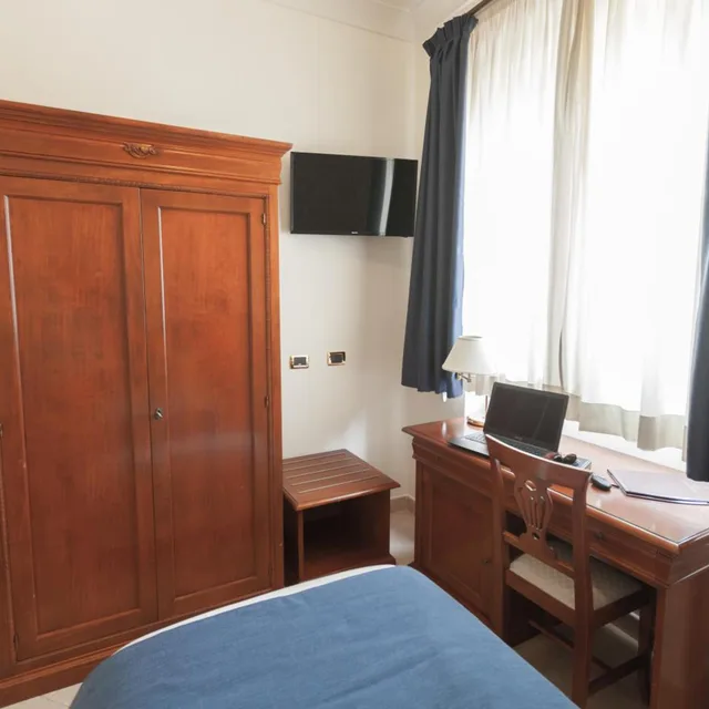 Business, Single, French Bed، Villa Giuliana 3/7