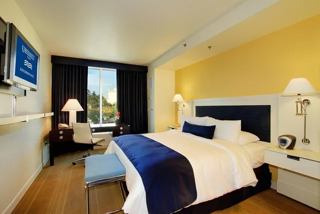 جناح سوبيريور بسرير كينج، University Plaza Waterfront Hotel 1/4