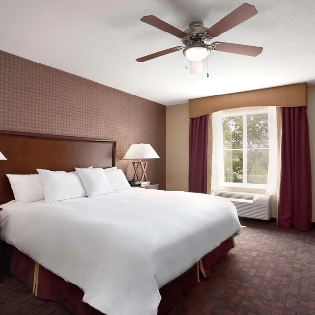 جناح بسرير كينج بغرفة نوم واحدة مع أريكة، Homewood Atlantic City West/Egg Harbor Twp. 1/3