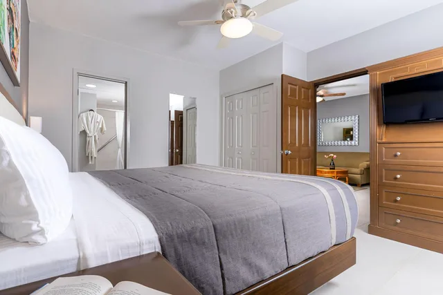 جناح سوبيريور بسرير كينج بغرفتي نوم، Paradise Village Beach Resort & Spa 1/4