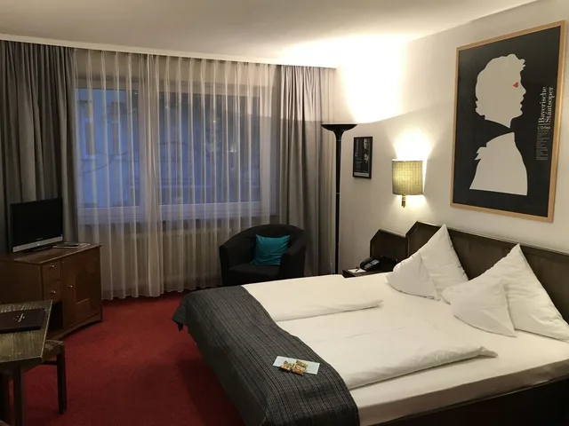 غرفة ثلاثية بسريرين منفصلين بإطلالة على المدينة مع أريكة، Hotel Nymphenburg City 1/10