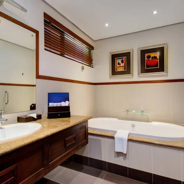 Guest Room, King Bed, Meadow View، Irene Country Lodge, Autograph Collection 3/3