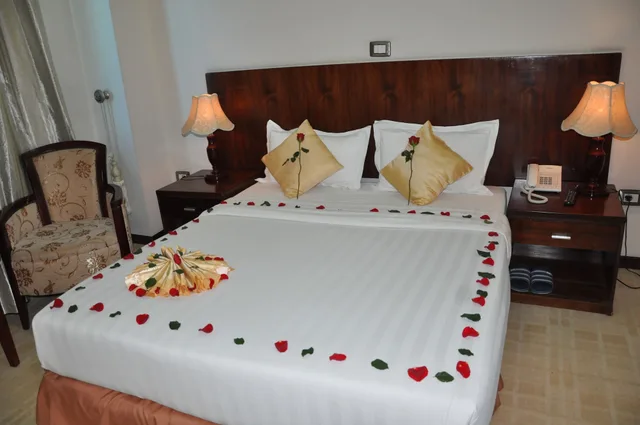 جناح بسرير كوين، Sarem International Hotel 1/3
