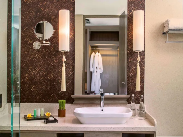 غرفة كلاسيكية بإطلالة على المسبح، Movenpick Resort and Spa Jimbaran Bali 4/4
