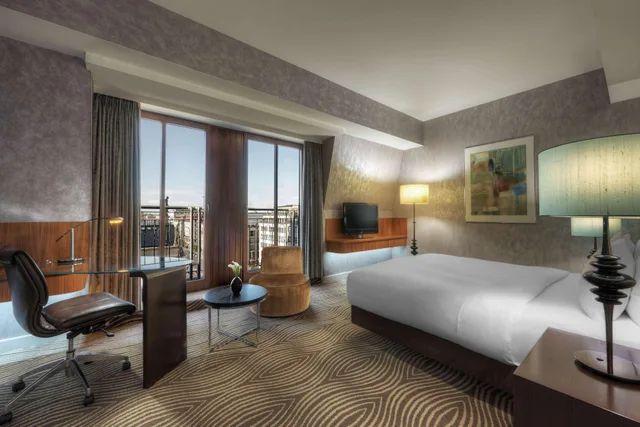 Duplex, Suite, King Bed, Dome View, Lounge Access، Hilton Berlin 2/5