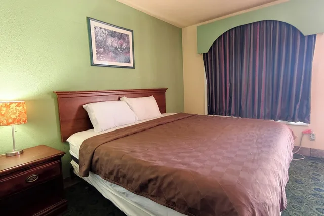 King Bed Non-Smoking, Sunset Lodge Elgin near US 290 by Hotel O 2/10